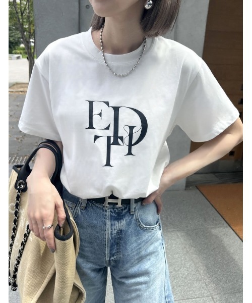 Re:EDIT（リエディ）の「[華奢見えが叶う][着た瞬間ひんやり][接触冷感][UVカット]スタックロゴプリントTシャツ（Tシャツ/カットソー・レディース・ブラック/ホワイト×ブラック/ホワイト×ブルー/ネイビー×ホワイト/チャコール/グレー系その他/ホワイト×シルバー・MEDIUM/LARGE）」の9枚目の写真