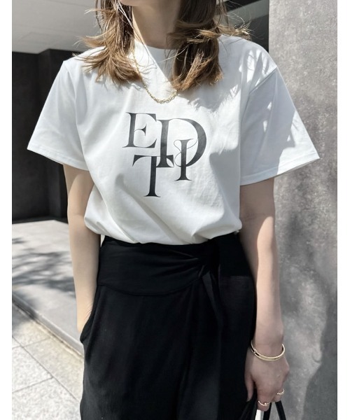 Re:EDIT（リエディ）の「[華奢見えが叶う][着た瞬間ひんやり][接触冷感][UVカット]スタックロゴプリントTシャツ（Tシャツ/カットソー・レディース・ブラック/ホワイト×ブラック/ホワイト×ブルー/ネイビー×ホワイト/チャコール/グレー系その他/ホワイト×シルバー・MEDIUM/LARGE）」の12枚目の写真