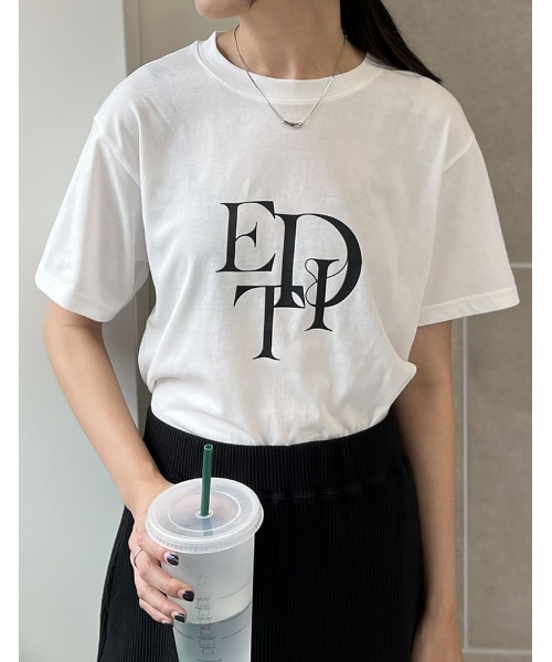 Re:EDIT（リエディ）の「[華奢見えが叶う][着た瞬間ひんやり][接触冷感][UVカット]スタックロゴプリントTシャツ（Tシャツ/カットソー・レディース・ブラック/ホワイト×ブラック/ホワイト×ブルー/ネイビー×ホワイト/チャコール/グレー系その他/ホワイト×シルバー・MEDIUM/LARGE）」の15枚目の写真