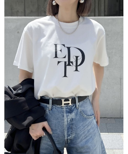 Re:EDIT（リエディ）の「[華奢見えが叶う][着た瞬間ひんやり][接触冷感][UVカット]スタックロゴプリントTシャツ（Tシャツ/カットソー・レディース・ブラック/ホワイト×ブラック/ホワイト×ブルー/ネイビー×ホワイト/チャコール/グレー系その他/ホワイト×シルバー・MEDIUM/LARGE）」の17枚目の写真