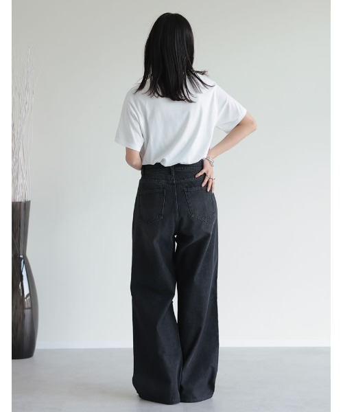 Re:EDIT（リエディ）の「[華奢見えが叶う][着た瞬間ひんやり][接触冷感][UVカット]スタックロゴプリントTシャツ（Tシャツ/カットソー・レディース・ブラック/ホワイト×ブラック/ホワイト×ブルー/ネイビー×ホワイト/チャコール/グレー系その他/ホワイト×シルバー・MEDIUM/LARGE）」の21枚目の写真