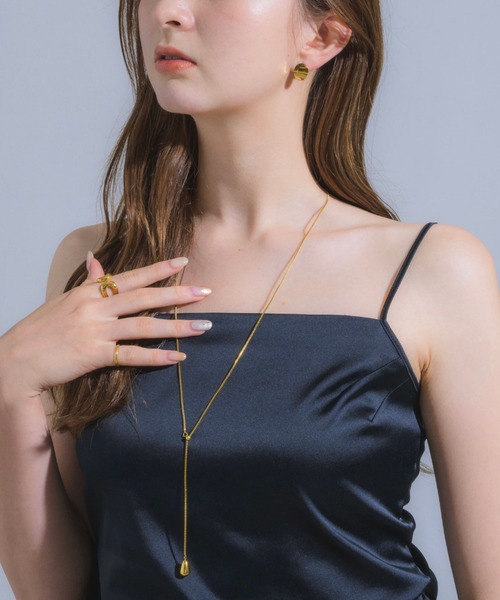 muku(ムク)の「金属アレルギー対応 ドロップロングチェーンネックレス/サージカルステンレス/316L(ネックレス・レディース・ゴールド/シルバー・FREE)」の4枚目の写真