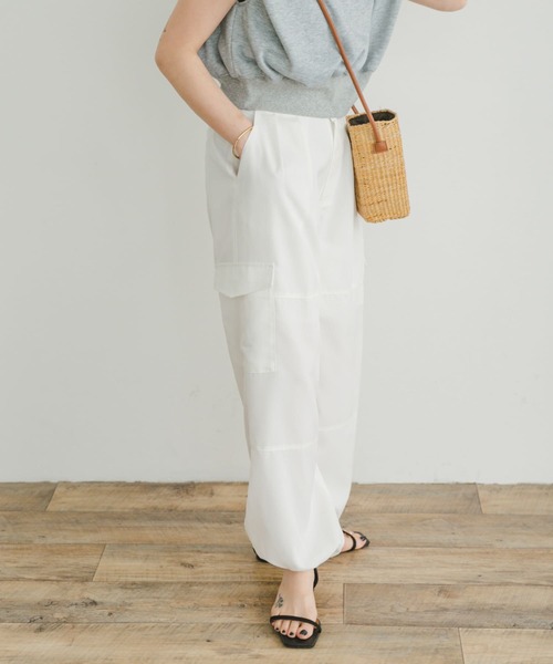 ITEMS URBANRESEARCH(アイテムズ アーバンリサーチ)の「ウエストタックパラシュートパンツ(その他パンツ・レディース・カーキ/ブラック/ホワイト・FREE)」の6枚目の写真