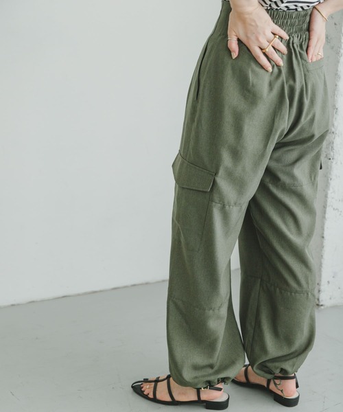 ITEMS URBANRESEARCH(アイテムズ アーバンリサーチ)の「ウエストタックパラシュートパンツ(その他パンツ・レディース・カーキ/ブラック/ホワイト・FREE)」の13枚目の写真
