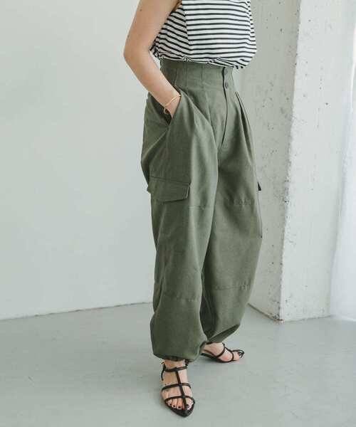 ITEMS URBANRESEARCH(アイテムズ アーバンリサーチ)の「ウエストタックパラシュートパンツ(その他パンツ・レディース・カーキ/ブラック/ホワイト・FREE)」の14枚目の写真