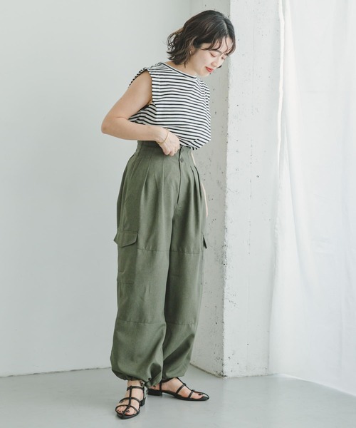 ITEMS URBANRESEARCH(アイテムズ アーバンリサーチ)の「ウエストタックパラシュートパンツ(その他パンツ・レディース・カーキ/ブラック/ホワイト・FREE)」の16枚目の写真