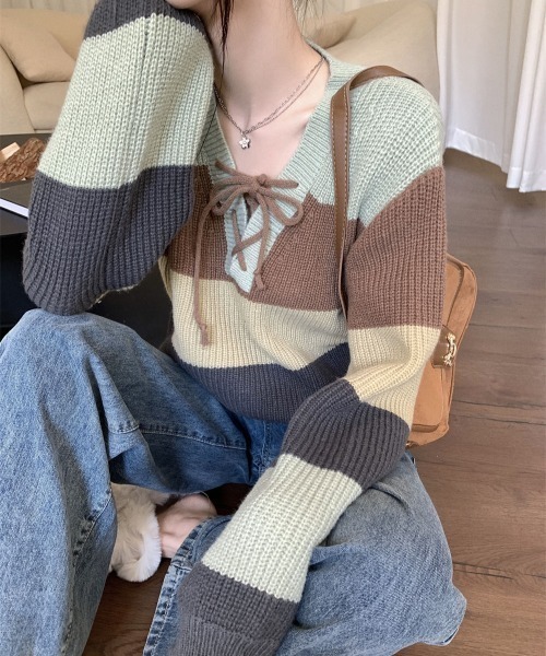 deux amour（ドゥーザムール）の「多色ボーダー畦ニットレースアップ短丈プルオーバー（ニット/セーター・レディース・グリーン・FREE）」の2枚目の写真