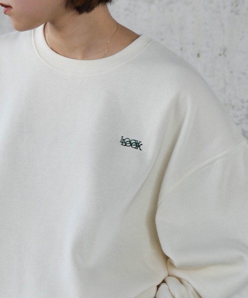 ZIP FIVE（ジップファイブ）の「【ZIP FIVE】 ビッグシルエット アソート 裏起毛 長袖 スウェット トレーナー（スウェット・レディース・ホワイト系4/ブラック系1/ホワイト系5/ベージュ系/グレー系3/アイボリー系6/グレー系4/ブラック系/ブラック系6/ブラック系7/ホワイト系1/ネイビー系/アイボリー/ダークグリーン/ブラック系3/ホワイト系8/ダークグリーン系1/ホワイト系その他2/ブラック系2/杢グレー/アイボリー系3/アイボリー系5/ネイビー系2/ホワイト系/ホワイト系7/ネイビー系1/グレー系/ブラック系4/グレー系2/グレー系1/ベージュ/ブラック系5/アイボリー系/ホワイト系2/ネイビー/ホワイト/ホワイト系6/ホワイト系3/グレー系5/アイボリー系2/アイボリー系7/オートミール/アイボリー系1/ブラック/ホワイト系9/ホワイト系その他/ダークグリーン系/チャコール/アイボリー系4・MEDIUM/X-LARGE/LARGE）」の5枚目の写真