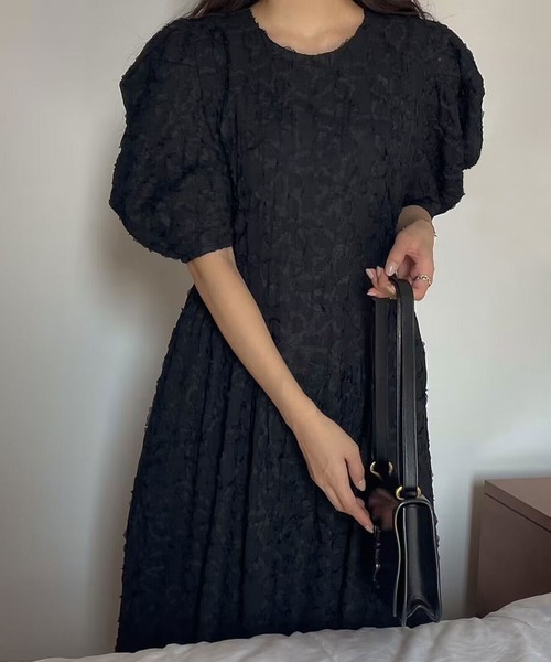 SMILE ORCHID(スマイルオーキッド)の「フラワーモチーフ半袖ワンピース(ワンピース・レディース・ブラック/アイボリー・M)」の6枚目の写真