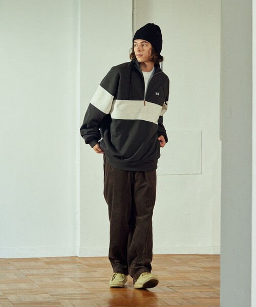 TOWNCRAFT（タウンクラフト）の「TOWN CRAFT/タウンクラフト 別注 スタンドネック パネルボーダー ハーフジップスウェット/ハーフジップ/ワンポイントロゴ/ビックシルエット（スウェット・メンズ・オフホワイト/チャコール/ベージュ/ネイビー・MEDIUM/LARGE）」の5枚目の写真