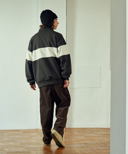 TOWNCRAFT（タウンクラフト）の「TOWN CRAFT/タウンクラフト 別注 スタンドネック パネルボーダー ハーフジップスウェット/ハーフジップ/ワンポイントロゴ/ビックシルエット（スウェット・メンズ・オフホワイト/チャコール/ベージュ/ネイビー・MEDIUM/LARGE）」の8枚目の写真