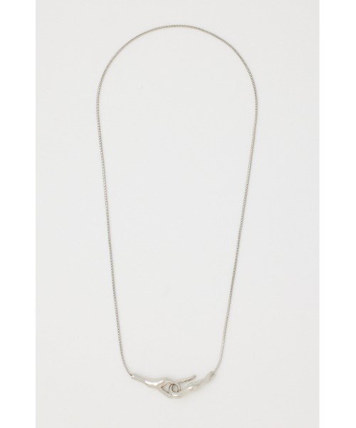 SLY（スライ）の「DEFORMED HOOK N/C ディフォームド フック ネックレス（ネックレス・レディース・シルバー/ゴールド・FREE）」の2枚目の写真