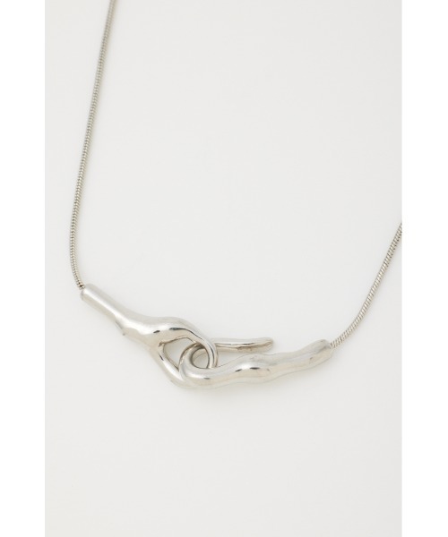 SLY（スライ）の「DEFORMED HOOK N/C ディフォームド フック ネックレス（ネックレス・レディース・シルバー/ゴールド・FREE）」の3枚目の写真