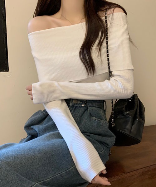 i-dare(アイディア)の「【i-dare】オフショルダー ワイドカラー リブニット トップス(Tシャツ/カットソー・レディース・レッド/ブラウン/ブラック/ホワイト/カーキ/アイボリー・FREE)」の7枚目の写真