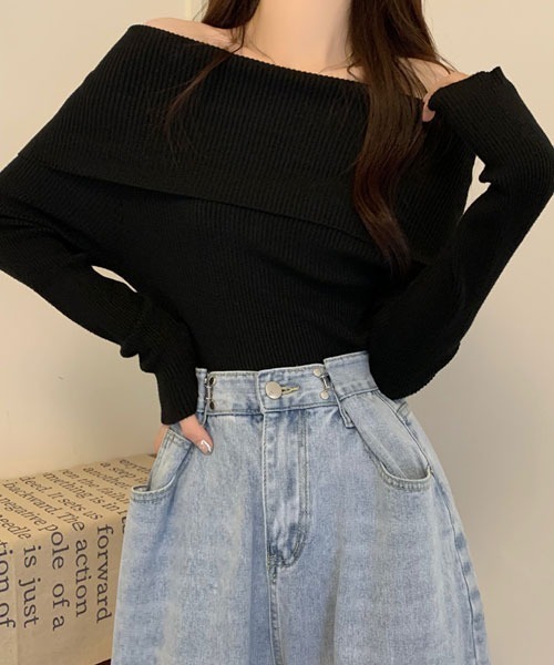 i-dare(アイディア)の「【i-dare】オフショルダー ワイドカラー リブニット トップス(Tシャツ/カットソー・レディース・レッド/ブラウン/ブラック/ホワイト/カーキ/アイボリー・FREE)」の15枚目の写真