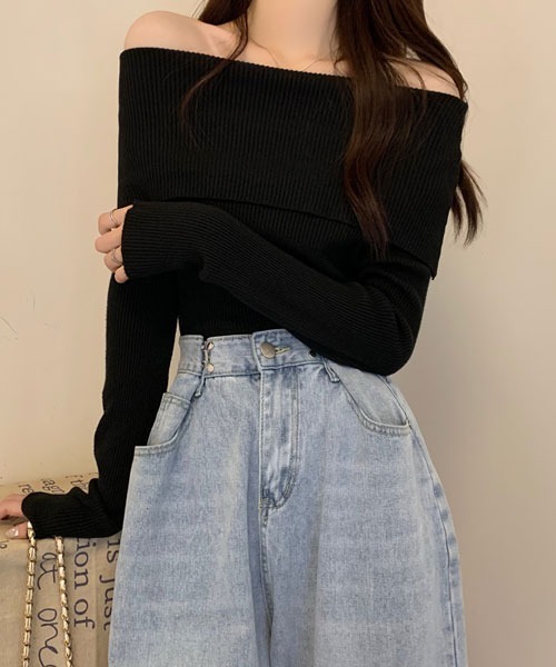 i-dare(アイディア)の「【i-dare】オフショルダー ワイドカラー リブニット トップス(Tシャツ/カットソー・レディース・レッド/ブラウン/ブラック/ホワイト/カーキ/アイボリー・FREE)」の17枚目の写真
