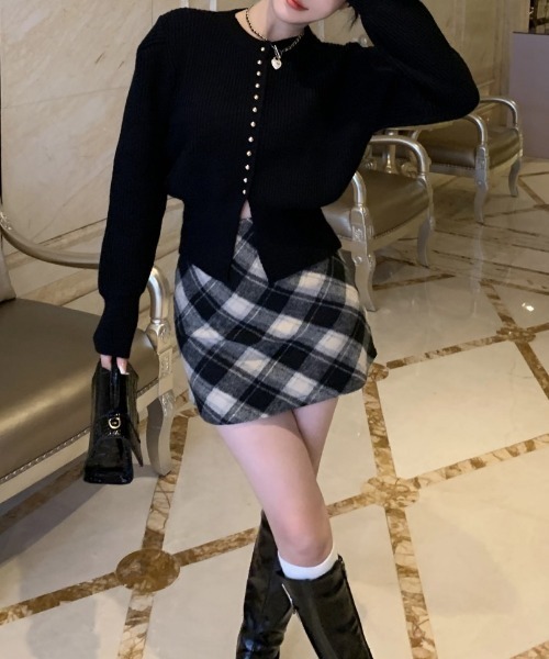 Vipoa(ヴィポア)の「RETRO STUDS HEM CUT CARDIGAN(ニット/セーター・レディース・ブラウン/レッド/ブラック・FREE)」の15枚目の写真