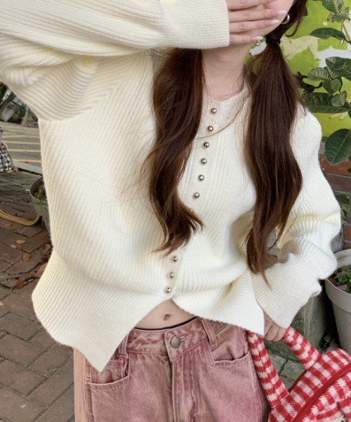 Vipoa(ヴィポア)の「RETRO STUDS HEM CUT CARDIGAN(ニット/セーター・レディース・ブラウン/レッド/ブラック・FREE)」の19枚目の写真