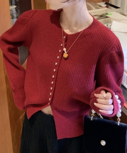 Vipoa(ヴィポア)の「RETRO STUDS HEM CUT CARDIGAN(ニット/セーター・レディース・ブラウン/レッド/ブラック・FREE)」の12枚目の写真