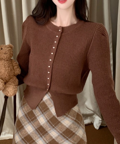 Vipoa(ヴィポア)の「RETRO STUDS HEM CUT CARDIGAN(ニット/セーター・レディース・ブラウン/レッド/ブラック・FREE)」の20枚目の写真