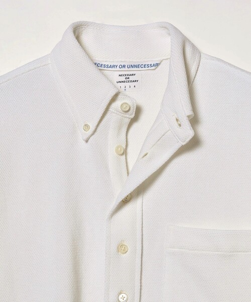 NECESSARY or UNNECESSARY（ネセサリーオアアンネセサリー）の「NECESSARY or UNNECESSARY / MILES ボタンダウンポロシャツ（シャツ/ブラウス・メンズ・ホワイト・MEDIUM/LARGE）」の3枚目の写真