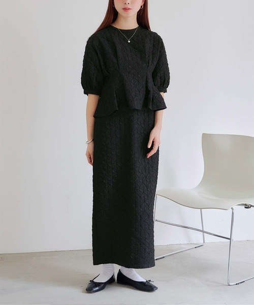 titivate（ティティベイト）の「ペプラムトップス/Iラインスカートセット（セットアップ・レディース・ブラック/グレイッシュベージュ・S/L/M）」の4枚目の写真