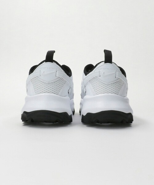 NIKE(ナイキ)の「<NIKE>ウィメンズ TC 7900/スニーカー(スニーカー・レディース・ホワイト・24cm/25cm/23.5cm/23cm/24.5cm)」の4枚目の写真