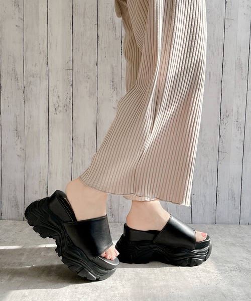 Noubel Voug Relax（ヌーベルヴォーグリラックス）の「極厚ボリュームソールシンプルミュールサンダル（サンダル・レディース・ブラック/ホワイト・S/LL/L/M）」の11枚目の写真