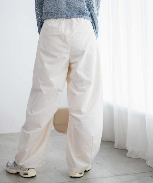 WEGO(ウィゴー)の「WEGO/イージーカーブパンツ(カーゴパンツ・レディース・ブラック/オフホワイト・MEDIUM/SMALL)」の4枚目の写真