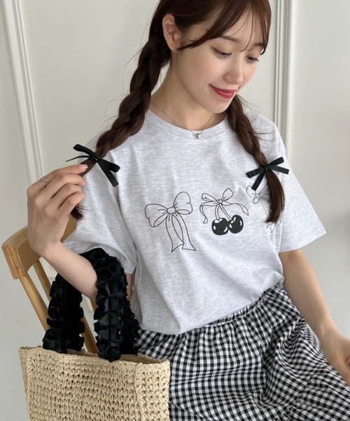 Loueme（ルエム）の「リボンチェリープリントTシャツ（Tシャツ/カットソー・レディース・ホワイト/ブラック/グレー・FREE）」の3枚目の写真