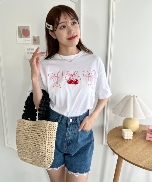 Loueme（ルエム）の「リボンチェリープリントTシャツ（Tシャツ/カットソー・レディース・ホワイト/ブラック/グレー・FREE）」の6枚目の写真