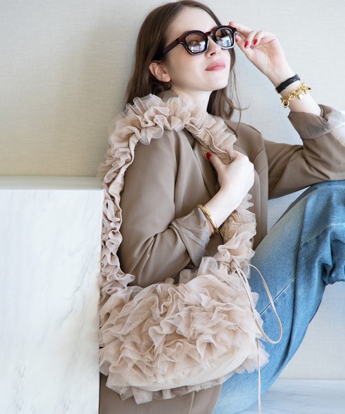 styiro（スタイロ）の「【長さ調節可能】裏地付き大人のチュールフリル/ショルダーバッグ（ショルダーバッグ・レディース・グレー/ブラック/アイボリー/ブルー/ベージュ/レッド・FREE）」の4枚目の写真