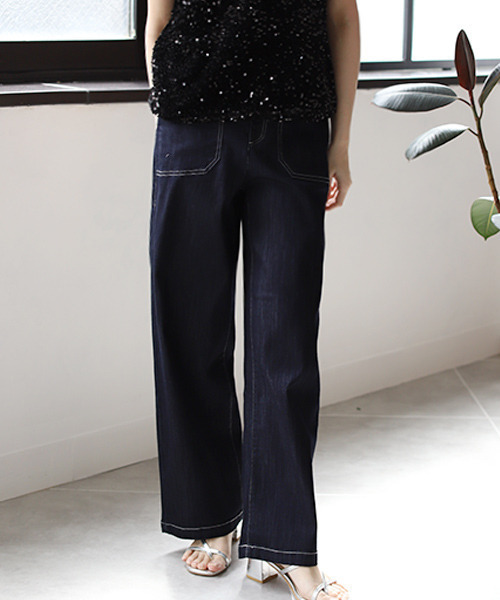 REAL CUBE（リアルキューブ）の「ストレッチワイドデニムパンツ（デニムパンツ・レディース・インディゴブルー/ブラック・L/M）」の2枚目の写真