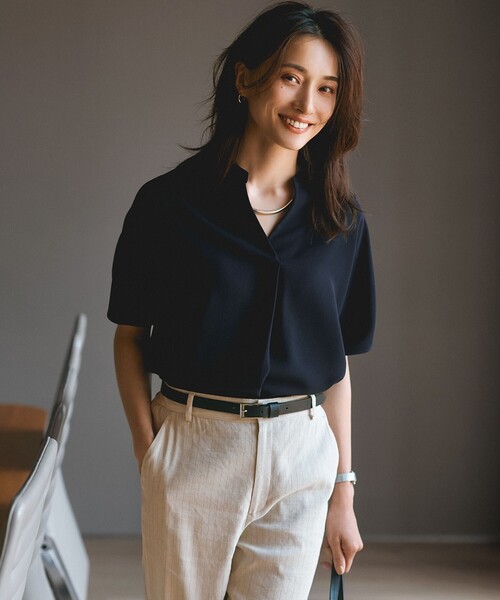 23区 S(ニジュウサンクチイサイサイズ)の「【洗える】ストレッチジョーゼット フレンチスリーブ カットソー(Tシャツ/カットソー・レディース・ブラック系/ベージュ系/ネイビー系・32)」の3枚目の写真