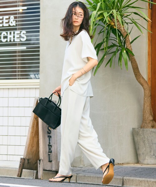23区 S(ニジュウサンクチイサイサイズ)の「【洗える】ストレッチジョーゼット フレンチスリーブ カットソー(Tシャツ/カットソー・レディース・ブラック系/ベージュ系/ネイビー系・32)」の6枚目の写真
