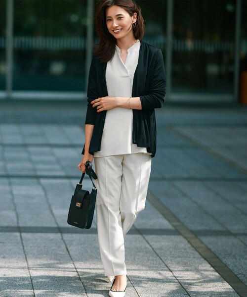 23区 S(ニジュウサンクチイサイサイズ)の「【洗える】ストレッチジョーゼット フレンチスリーブ カットソー(Tシャツ/カットソー・レディース・ブラック系/ベージュ系/ネイビー系・32)」の9枚目の写真