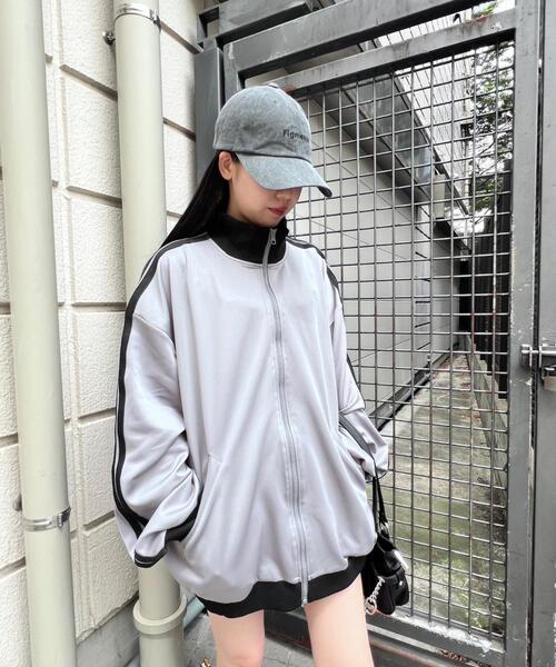 Figments(フィグメンツ)の「バイカラースーパービッグトラックジャケット(ジャージ・レディース・ブラック/グレー・FREE)」の3枚目の写真