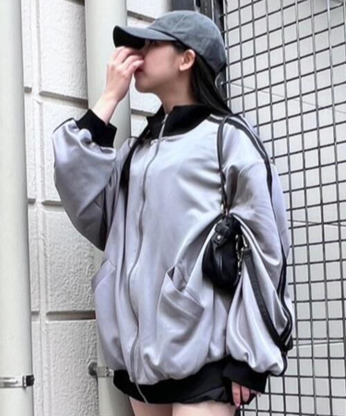 Figments(フィグメンツ)の「バイカラースーパービッグトラックジャケット(ジャージ・レディース・ブラック/グレー・FREE)」の4枚目の写真