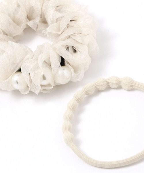 LAKOLE（ラコレ）の「パールチュールヘアゴム3点セット / 135393（ヘアゴム・レディース・オフホワイト/サンドグレー/ブラック・FREE）」の5枚目の写真