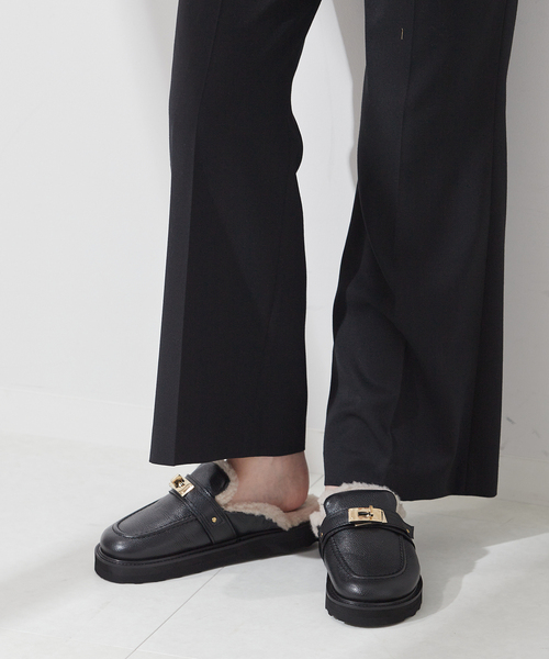 CAMINANDO(カミナンド)の「《別注》【CAMINANDO】SHEARING BUCKLE SANDALS:フラットシューズ(その他シューズ・レディース・ブラック・6/9/XX-SMALL/7)」の2枚目の写真