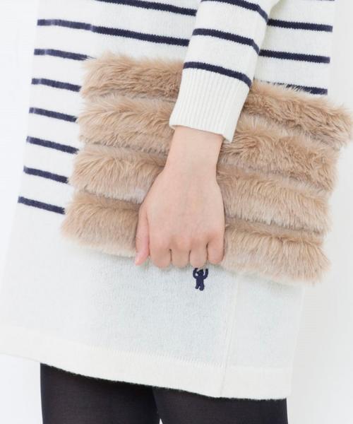 coen（コーエン）の「フェイクファーボアクラッチバッグ（クラッチバッグ・レディース・ベージュ/ネイビー・フリー）」の2枚目の写真