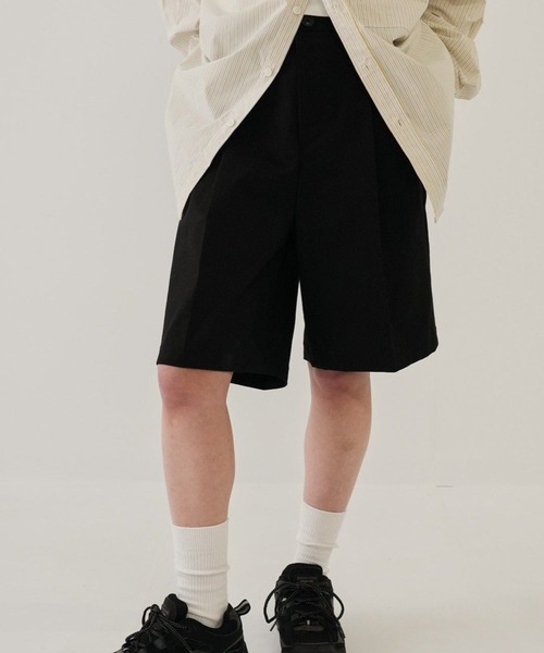 Bargiee（バージー）の「ワンタック ハーフパンツ（チノパンツ・メンズ・ホワイト/ブラック/ライトベージュ・LARGE/MEDIUM）」の2枚目の写真