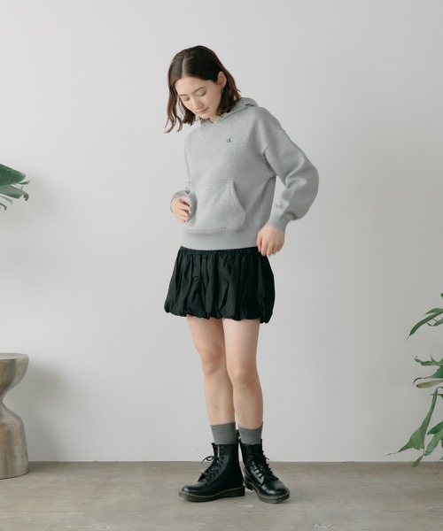 Calvin Klein(カルバン・クライン)の「Calvin Klein/カルバンクライン Long sleeve archive logo hoodie パーカー(パーカー・レディース・ブラック/グレー・M/S/XS)」の17枚目の写真