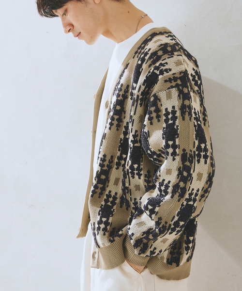 JOURNAL STANDARD relume(ジャーナルスタンダード レリューム)の「CALIFORNIA エアリーモール ジャガードカーディガン(カーディガン/ボレロ・メンズ・チャコールグレー/ブラック/ブラウン/ネイビー/ベージュ・MEDIUM/LARGE)」の4枚目の写真