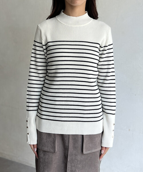 Chez toi（シェトワ）の「配色袖口ボタンハイネックプルオーバー（ニット/セーター・レディース・レッド/グレー/オフホワイト/ブラック/アイボリー・FREE）」の6枚目の写真