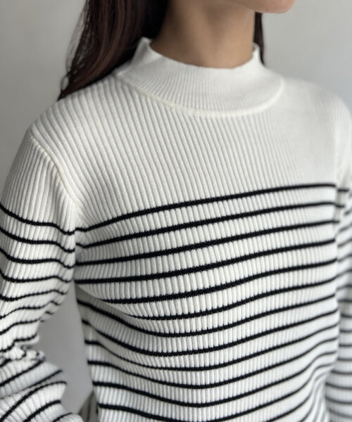 Chez toi（シェトワ）の「配色袖口ボタンハイネックプルオーバー（ニット/セーター・レディース・レッド/グレー/オフホワイト/ブラック/アイボリー・FREE）」の8枚目の写真