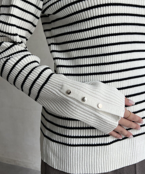 Chez toi（シェトワ）の「配色袖口ボタンハイネックプルオーバー（ニット/セーター・レディース・レッド/グレー/オフホワイト/ブラック/アイボリー・FREE）」の9枚目の写真