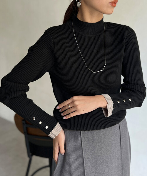 Chez toi（シェトワ）の「配色袖口ボタンハイネックプルオーバー（ニット/セーター・レディース・レッド/グレー/オフホワイト/ブラック/アイボリー・FREE）」の11枚目の写真