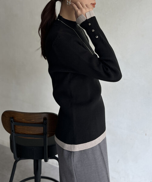 Chez toi（シェトワ）の「配色袖口ボタンハイネックプルオーバー（ニット/セーター・レディース・レッド/グレー/オフホワイト/ブラック/アイボリー・FREE）」の14枚目の写真