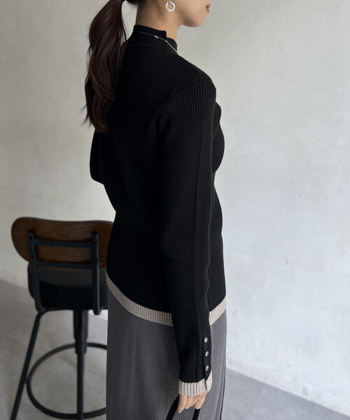 Chez toi（シェトワ）の「配色袖口ボタンハイネックプルオーバー（ニット/セーター・レディース・レッド/グレー/オフホワイト/ブラック/アイボリー・FREE）」の15枚目の写真